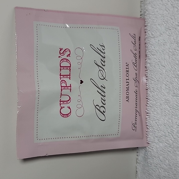 A lot of beauty products! - Picture 6 of 10